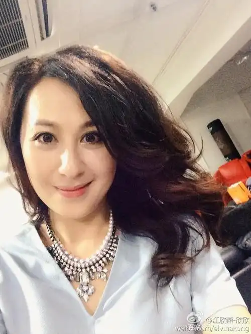 张卫健前女友tvb花旦江欣燕放下12年婚姻伤痛,新剧饰演冻龄妈妈