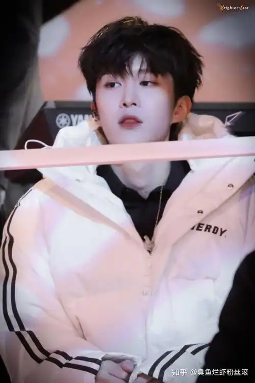 范丞丞有没有惊为天人的帅气壁纸和出圈神图? - 知乎