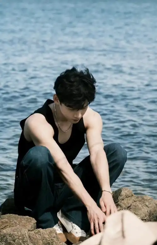 精选白敬亭壁纸:帅哥腹肌鲨我