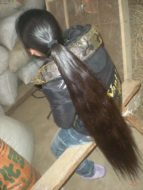 剪下初二少女80公分丰厚长发