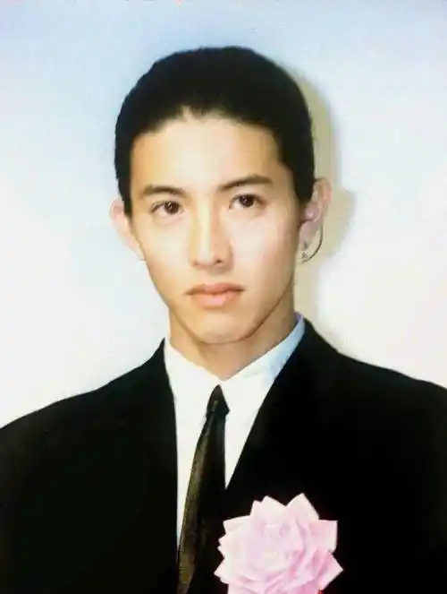 原创48岁木村拓哉怼脸拍皱纹深穿浴衣发根花白显苍老颜值飘忽不定