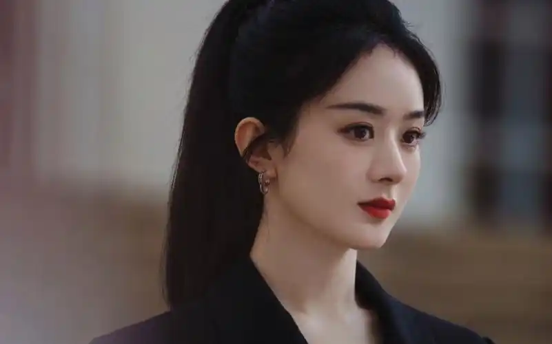 赵丽颖浪琴高马尾!女王范!