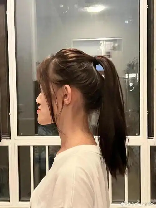 地包天的侧脸,实在令人痛心.