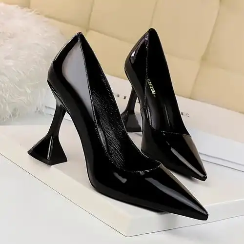 玫红色高跟鞋2021年新款尖头细跟裸色职业漆皮鞋子女春秋百搭单鞋