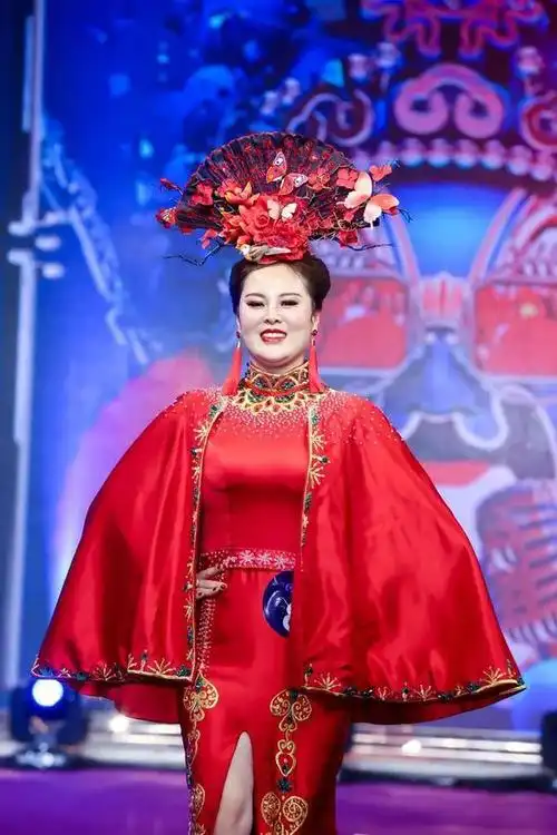 热烈祝贺德济健康罗邵东女士喜获环球夫人双料冠军!