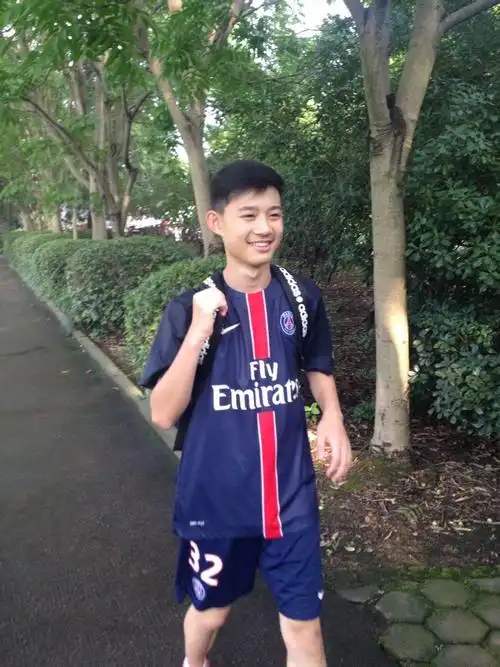 我急需12岁帅哥图片