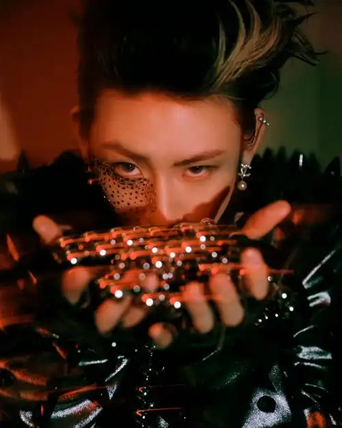 小鬼-王琳凯lilghost工作室