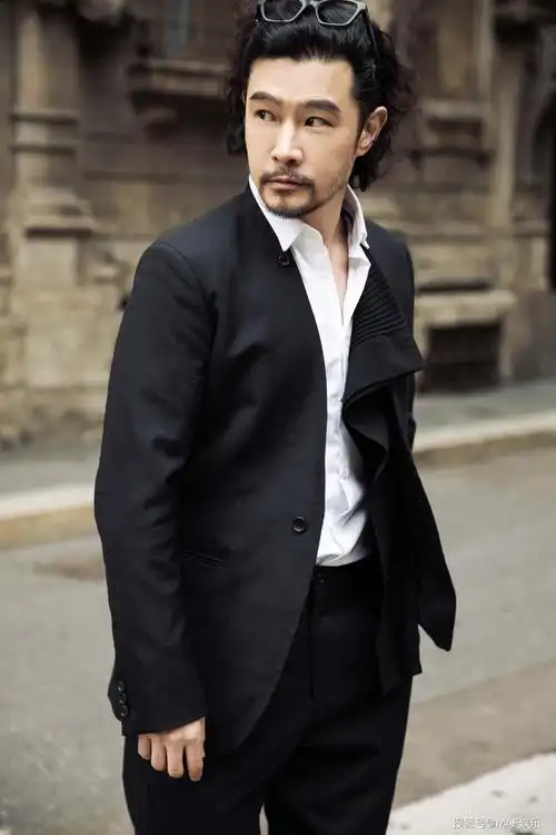 黄维德胡子造型相得益彰 硬汉绅士