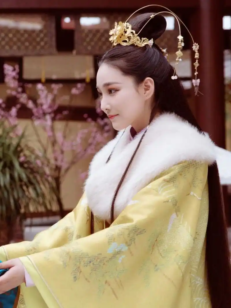 张馨予古装剧照