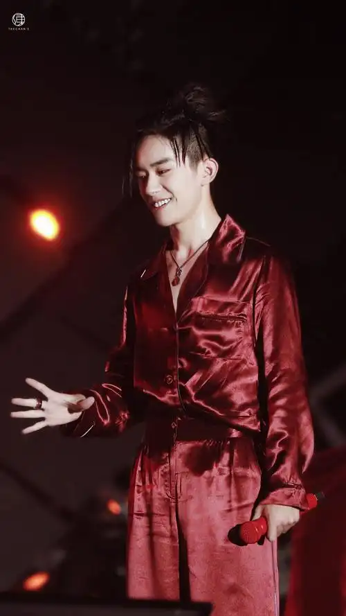 易烊千玺tfboys五周年演唱会高清帅气