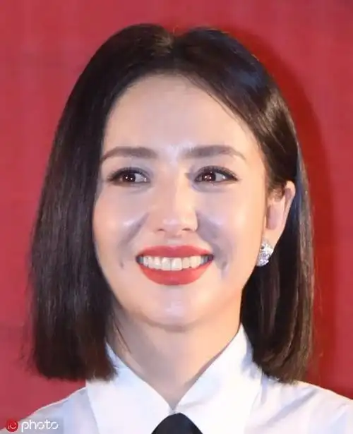 佟丽娅被嘲上热搜,演技颜值同时崩,什么仙女,全是p的!