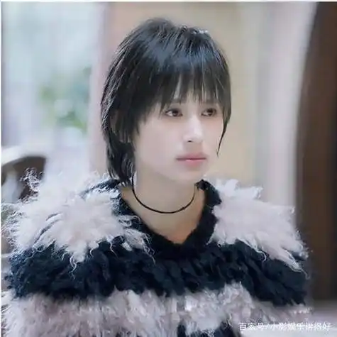 王子文真是太"省布料"了, 明明没穿多少却一丝没露, 简直太美了_漂亮