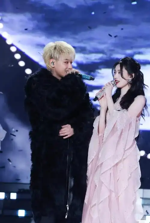 黄子韬和徐艺洋真有种霸总与小娇妻的既视感!