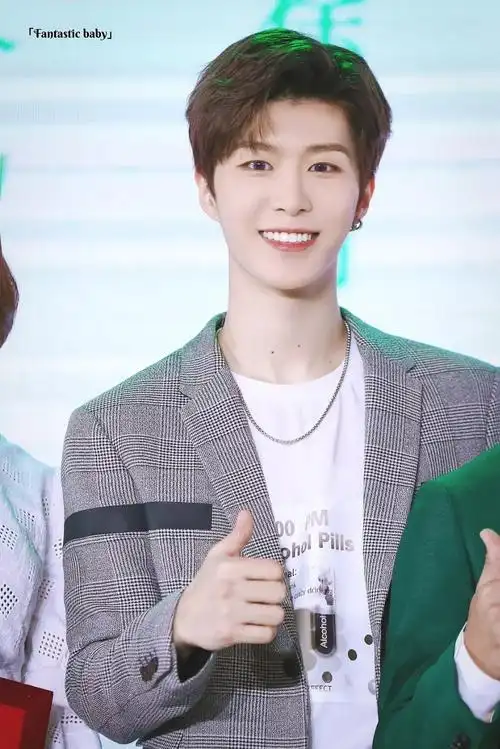 如玉山上行,光映照人——范丞丞笑容合集