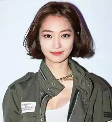 方脸女生中分齐肩中短发发型