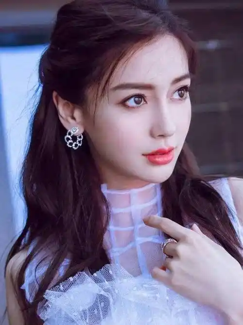 原创5位女星的最美唇形孙怡花瓣唇杨颖微笑唇而她让人着迷