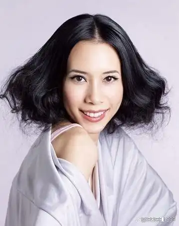 长腿美女莫文蔚,性感的嘴巴魔鬼般的身材,太惊艳!