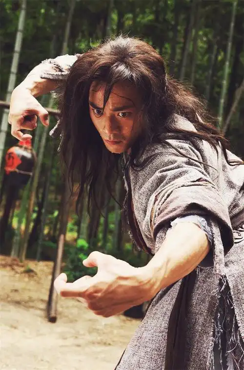 曹骏轻熟魅力势不可挡 戏内戏外演绎蜕变成长史