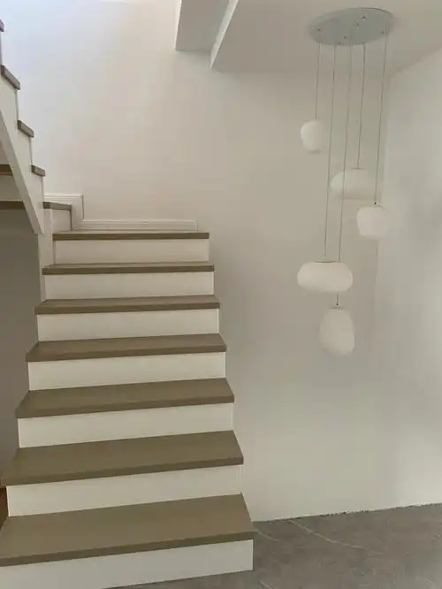 我要夸夸我的楼梯颜色!好看!#装修  #楼梯  #复式楼梯