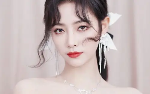 许佳琪优雅白裙性感写真桌面壁纸