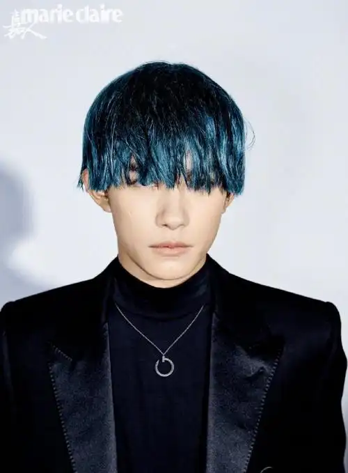 易烊千玺挑染刘海