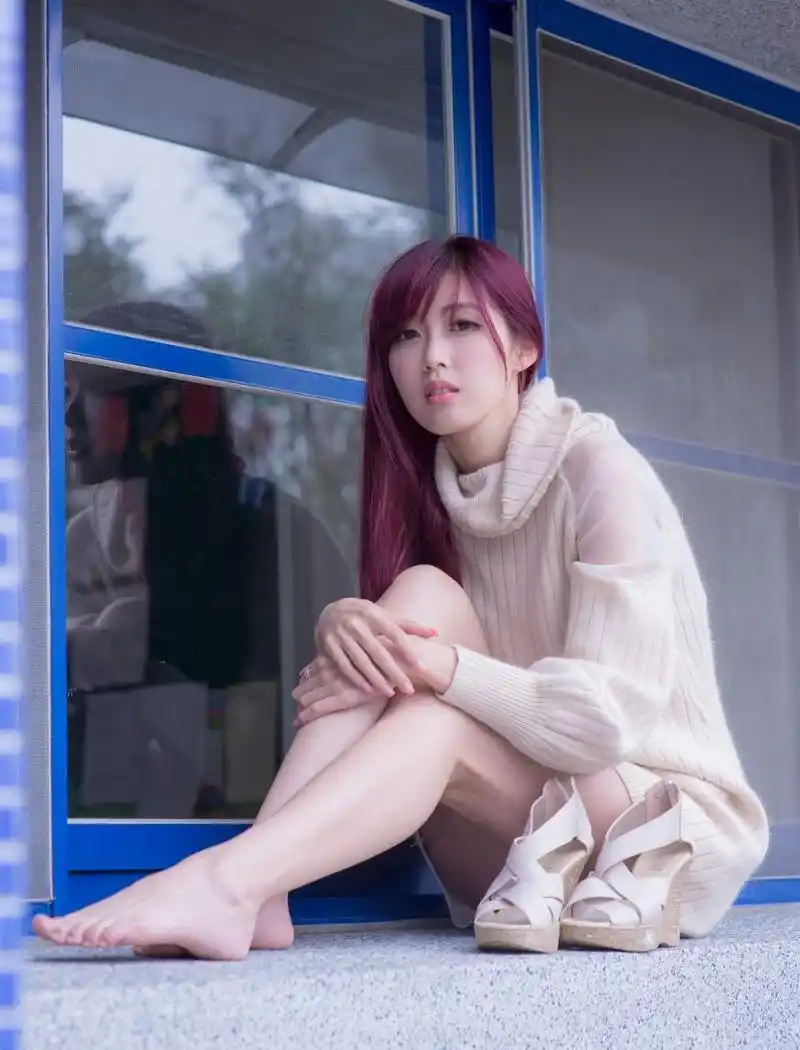 现代女神,如枫叶般的美,让人心旷神怡