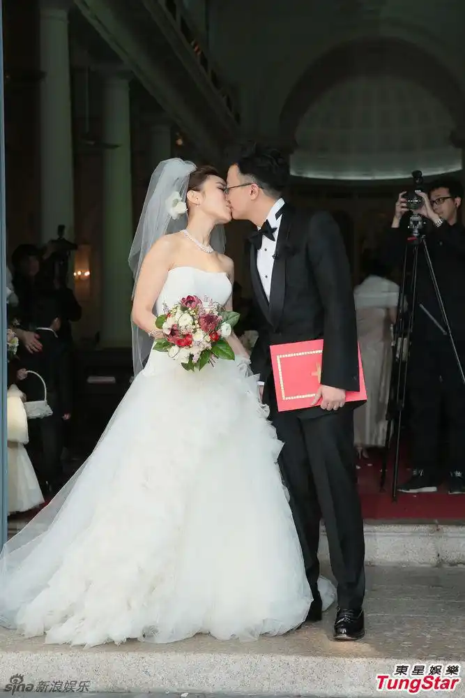 王傲山刘明轩接吻