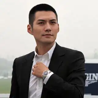 寸头更凸显五官的优秀,有无刘海,没差严宽(还是习惯叫原名)这一张还是