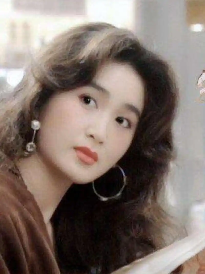 靠发型如何打造复古港风#港风女星