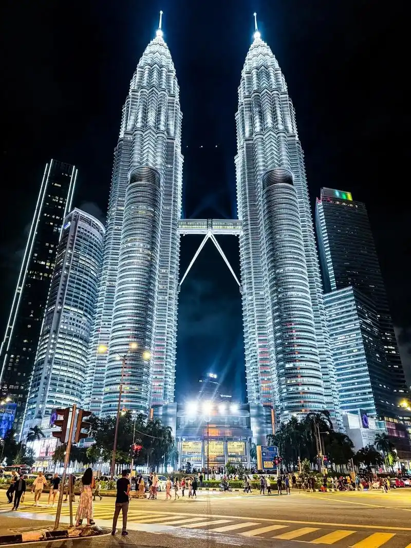 90吉隆坡,适合年轻人花小钱装大杯的旅行 klcc双子塔高耸入云好震撼