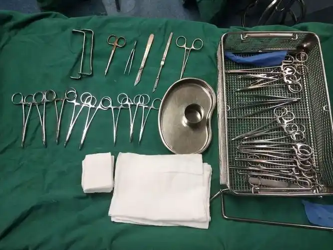 认真书写护理记录单,医者仁心,病人为重……手术圆满结束 认真清点