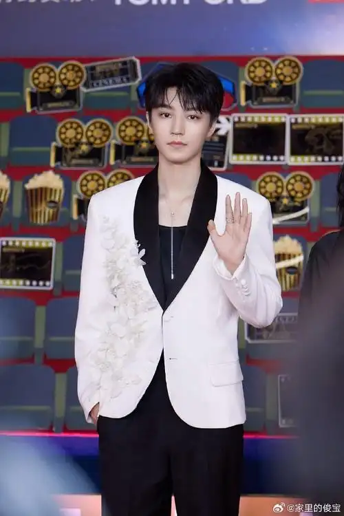 迪奥品牌大使王俊凯#97#王俊凯味全乳品代言人#97#bolon眼镜品牌