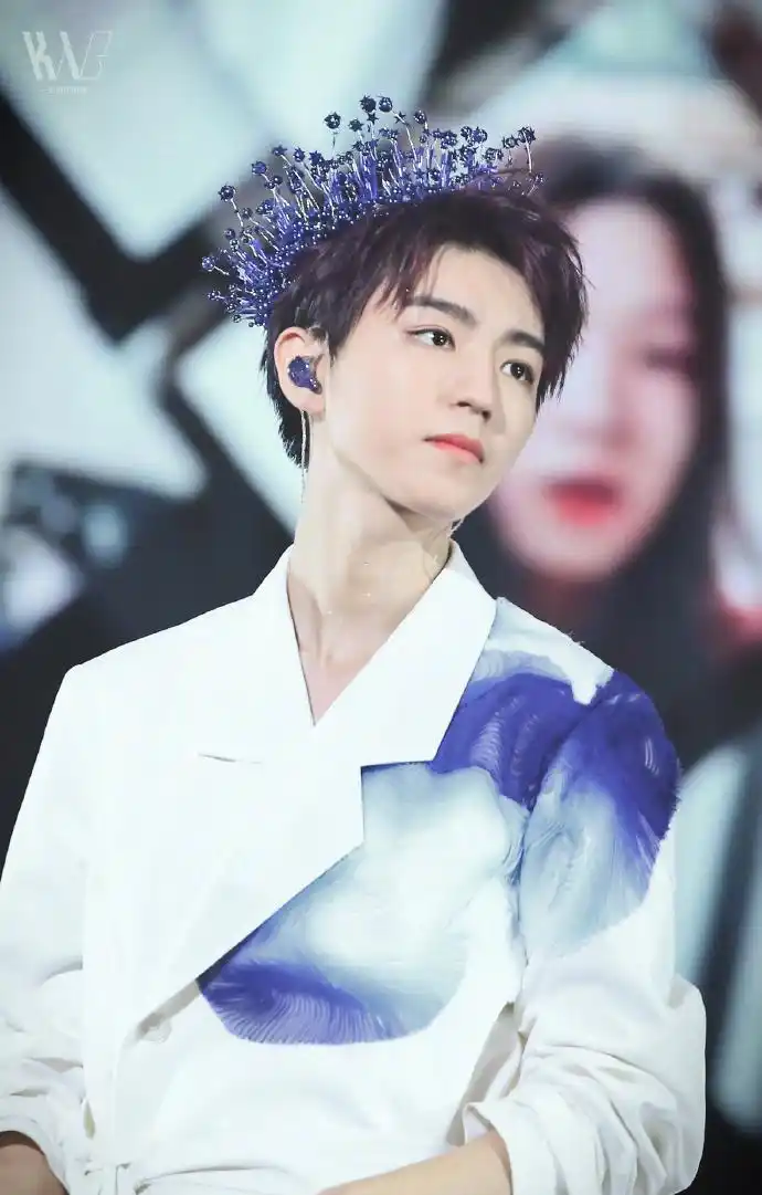 2019王俊凯无边界演唱会# 冲破宇宙的风力,与秋夜相逢.