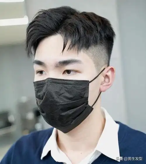 男士发型2022最新图片短发男生两边推短发型干净帅气2022就剪这三款
