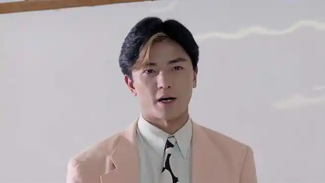 超级:没想到短发的郑伊健这么帅,瞬间迷倒女学生,真是越看越可