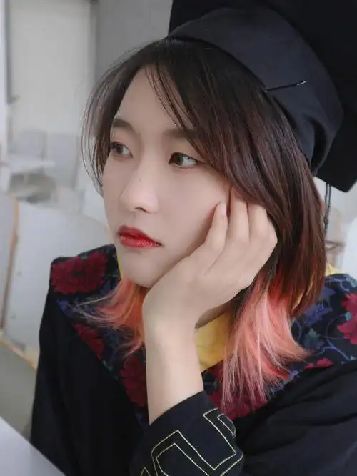 学士服毕业照单人