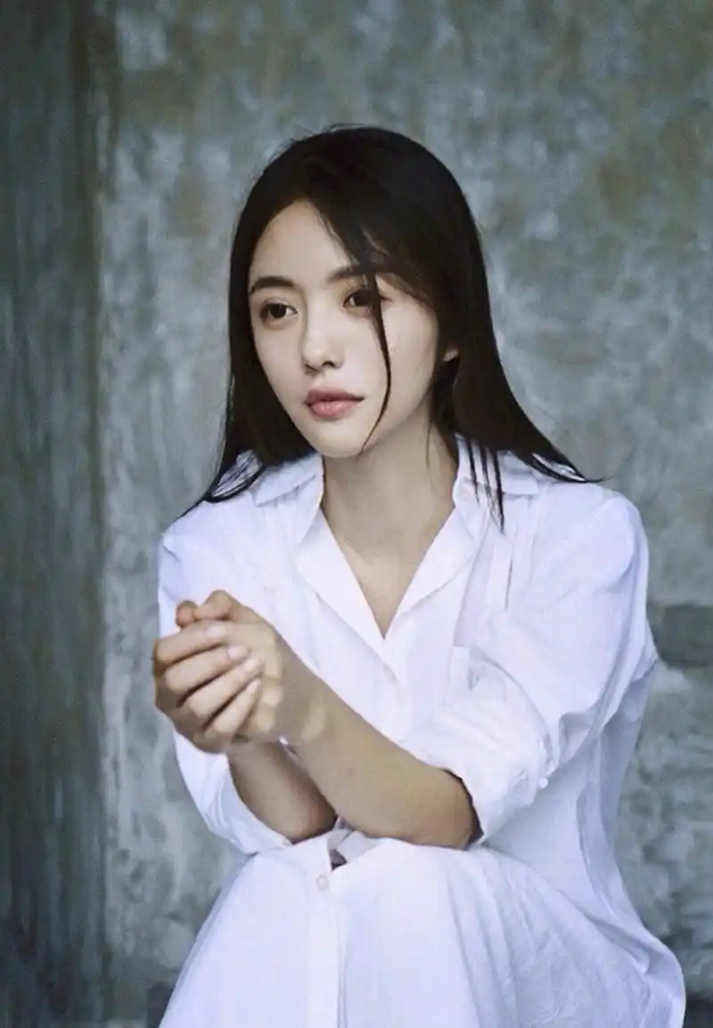 女星蔡文静迷人写真