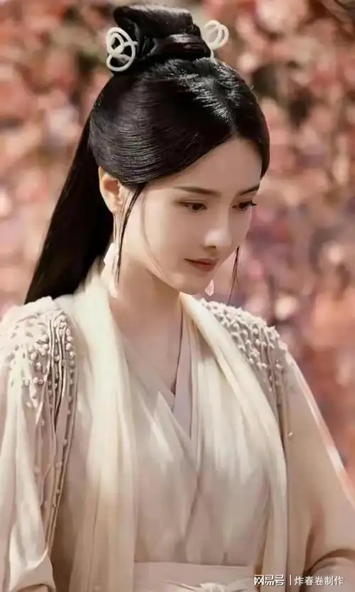 古装专业户张芷溪才35岁却已经开始当妈了还是神族帝姬