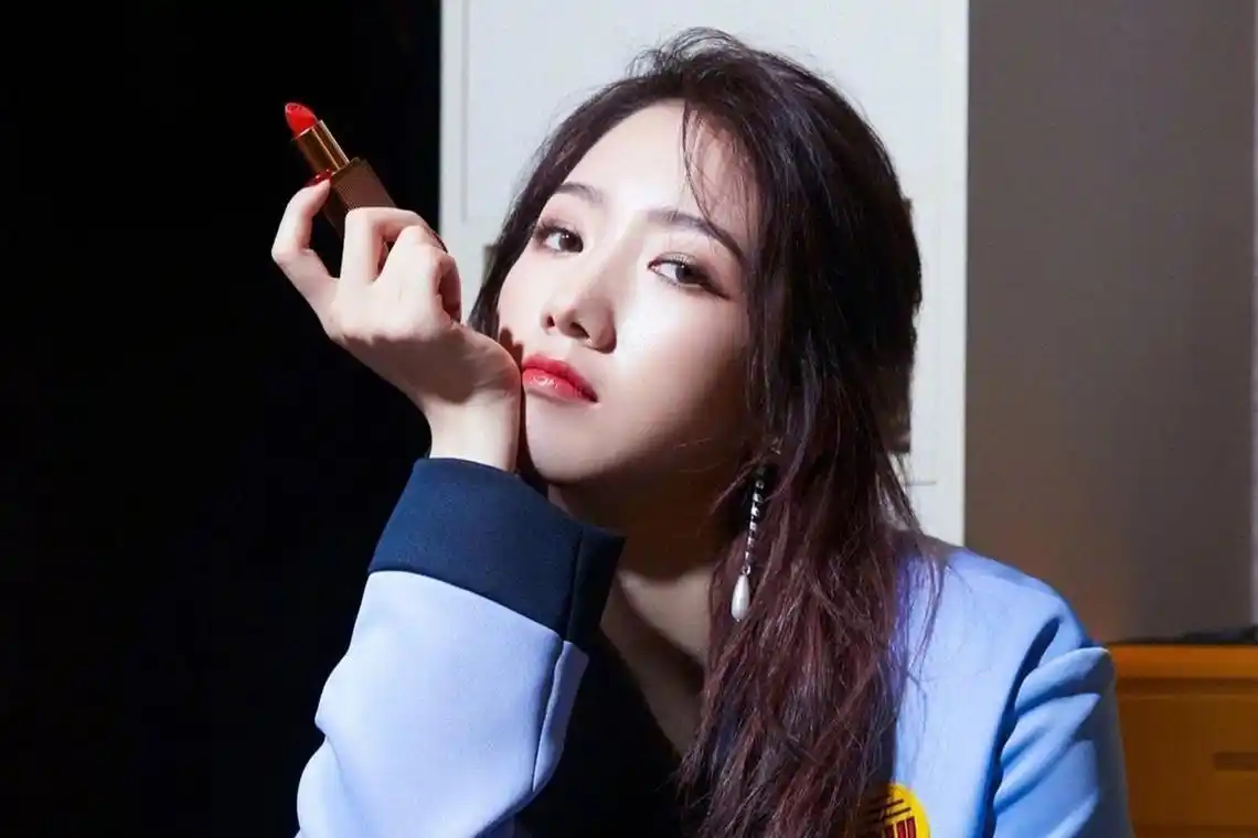 孟美岐与乐华:续约博弈 孟美岐与乐华娱乐的续约谈判充满了火药味和