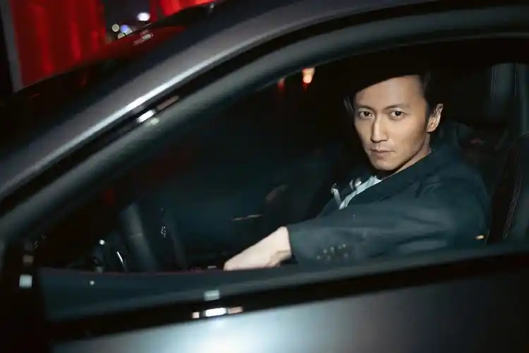 谢霆锋邀请你坐上「副驾」福利安排了