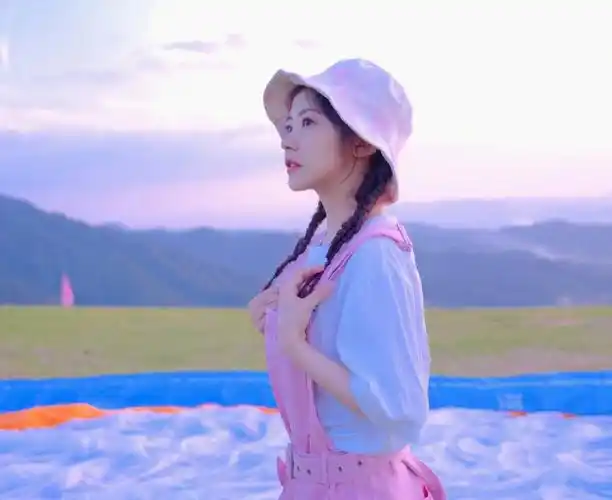 火箭少女101  #违规女孩  赖美云,小七两米五;世界汹涌澎湃,你已悄然