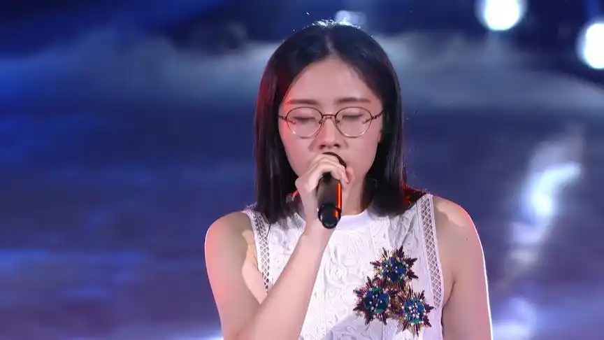 《中国新歌声》摔伤仍献上新歌声最唯美表演,好心态助郭沁夺冠