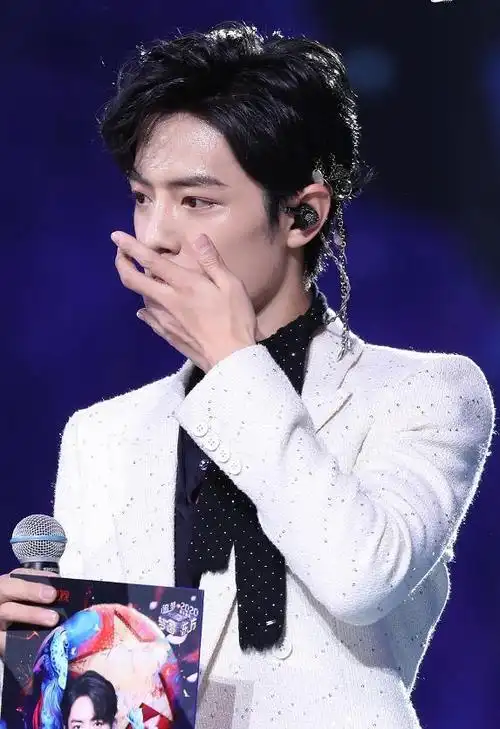 肖战手控来了!这双手太好看了!好绝