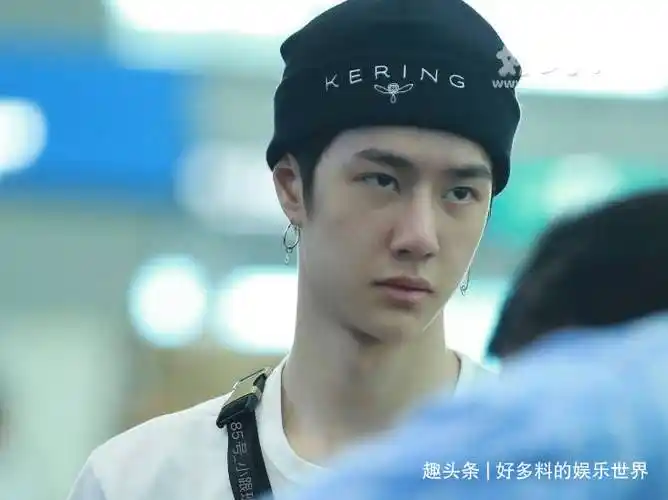 王一博素颜无滤镜照片曝光,素颜状态下的他还帅吗_化妆_工作_五官