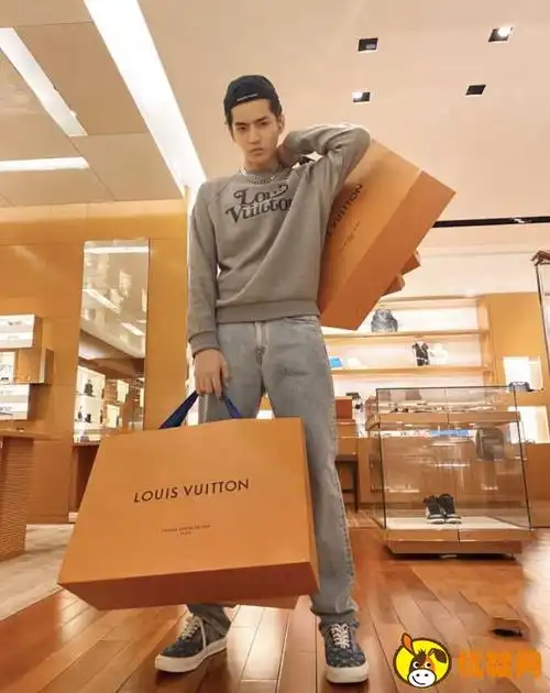 吴亦凡上身lv05系列代言lv逼格满满帅气十足