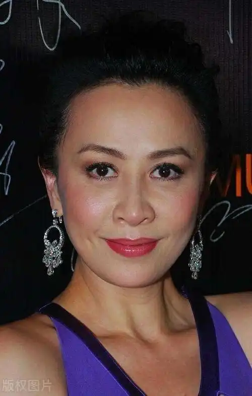 50多岁的刘嘉玲看起来年轻了