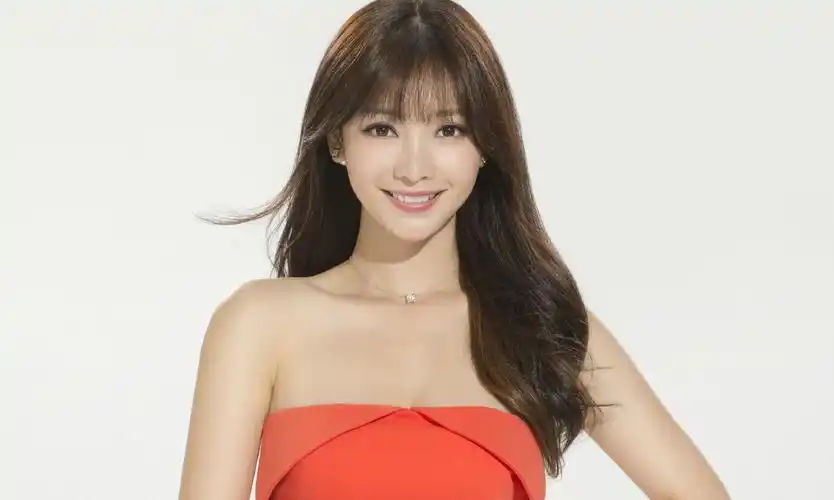 柳岩的原名是杨柳,为什么柳岩不能跟她父亲姓呢?