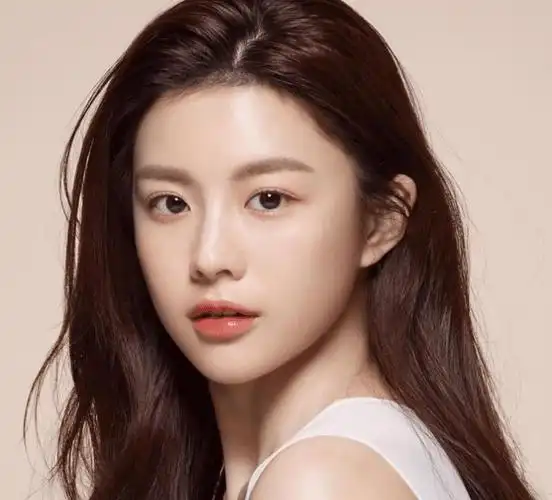 高允真这张高级脸其实是整容整出来的并且还是亲自设计