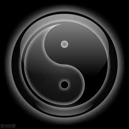 最常见的太极图是太极两仪图,视为阴鱼头部带动太极图旋转(每个位置都