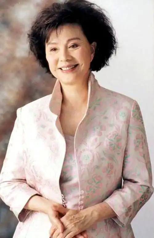 只能演一些陪衬的角色,除了妈妈婆婆就是婆婆妈妈,根本没有机会演主角